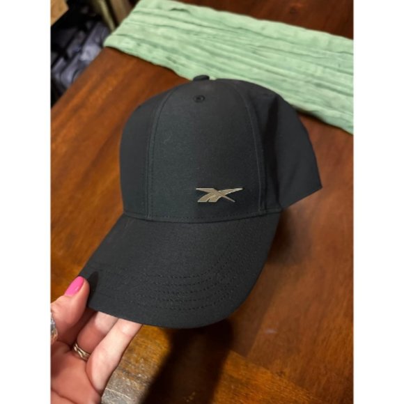 Men Women Black Nylon Low Profile Metal Reebok Vector Badge Cap main image 6